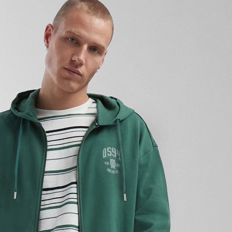 Sweatshirts & Hoodies (M)