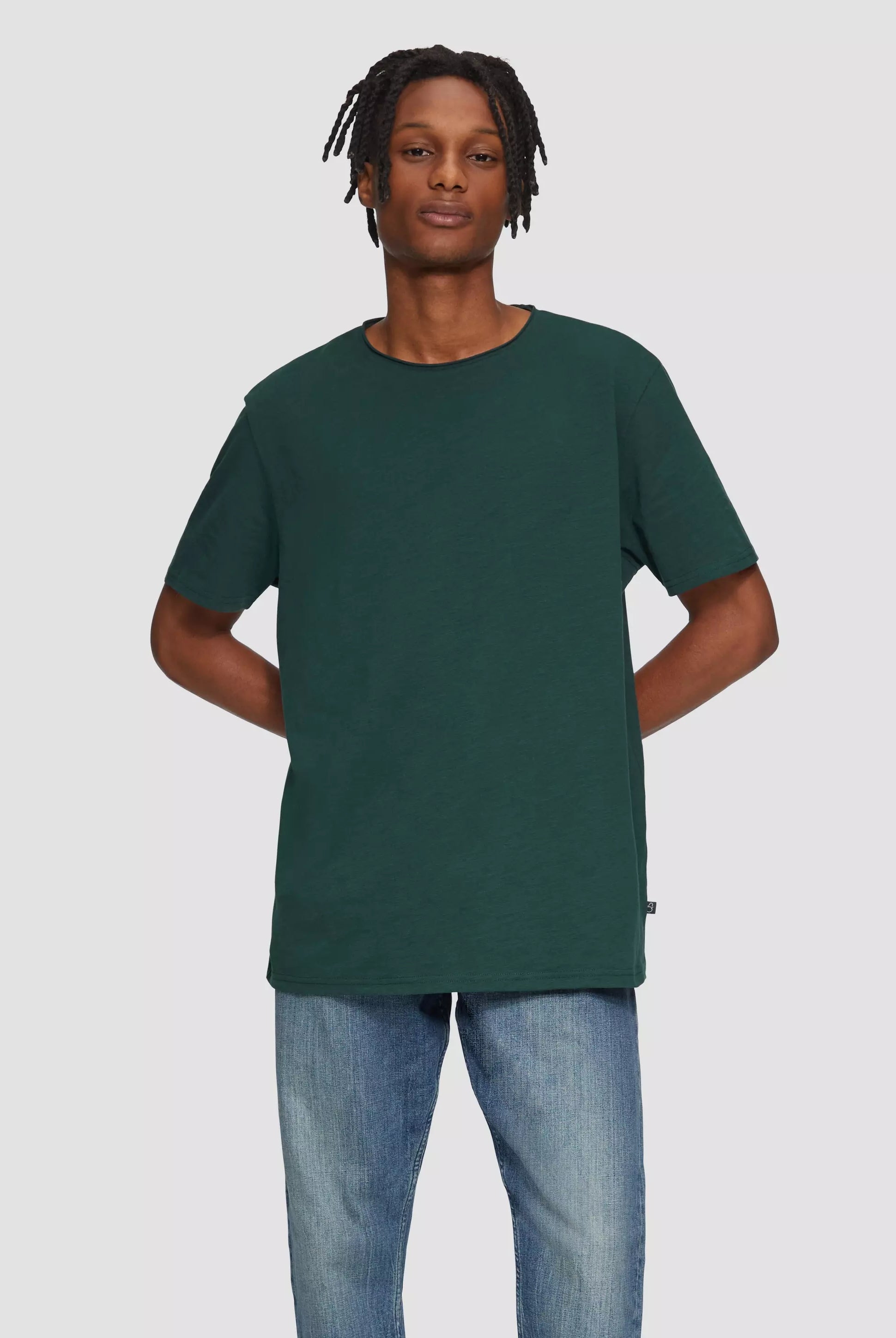 7699