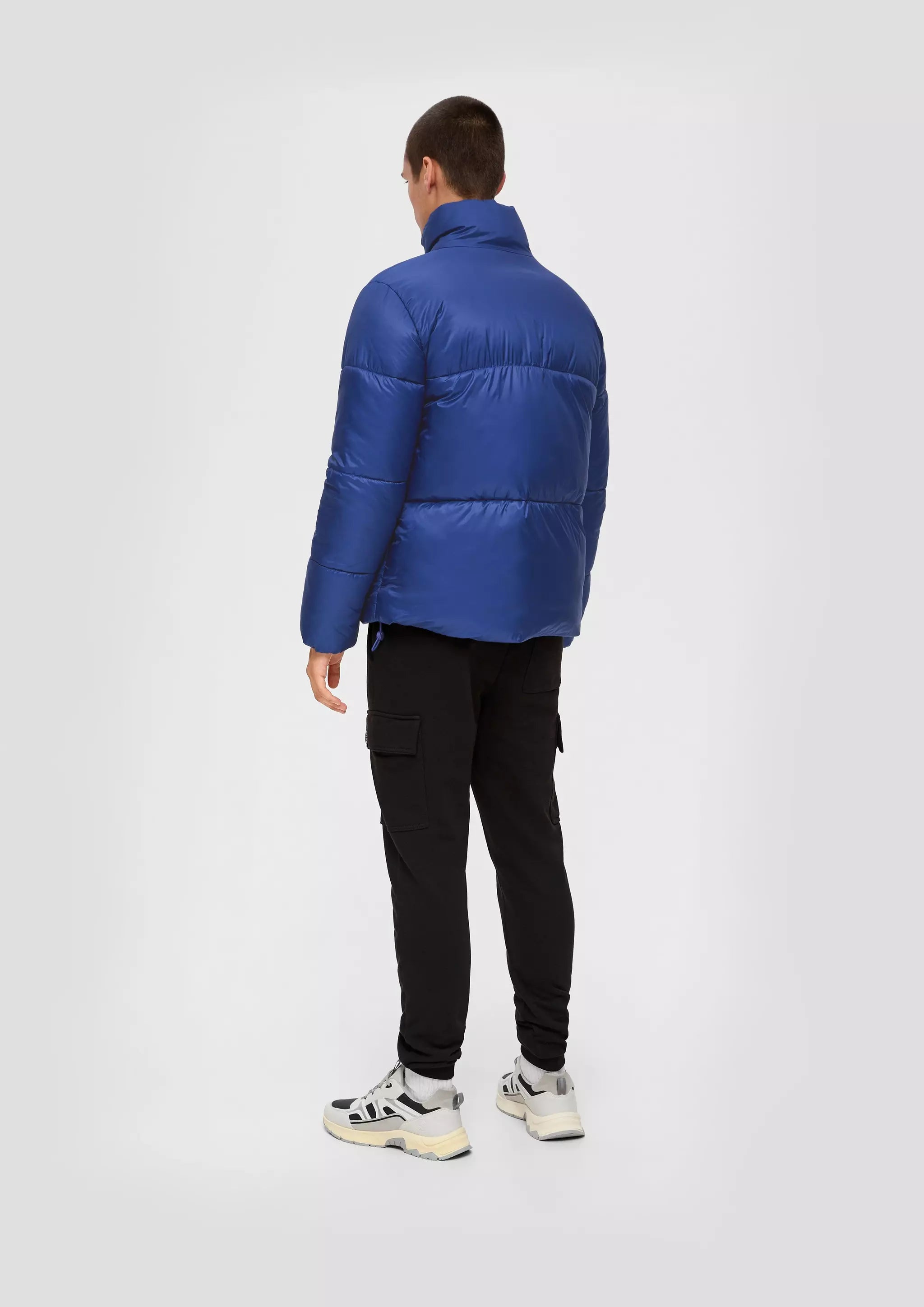 5618
