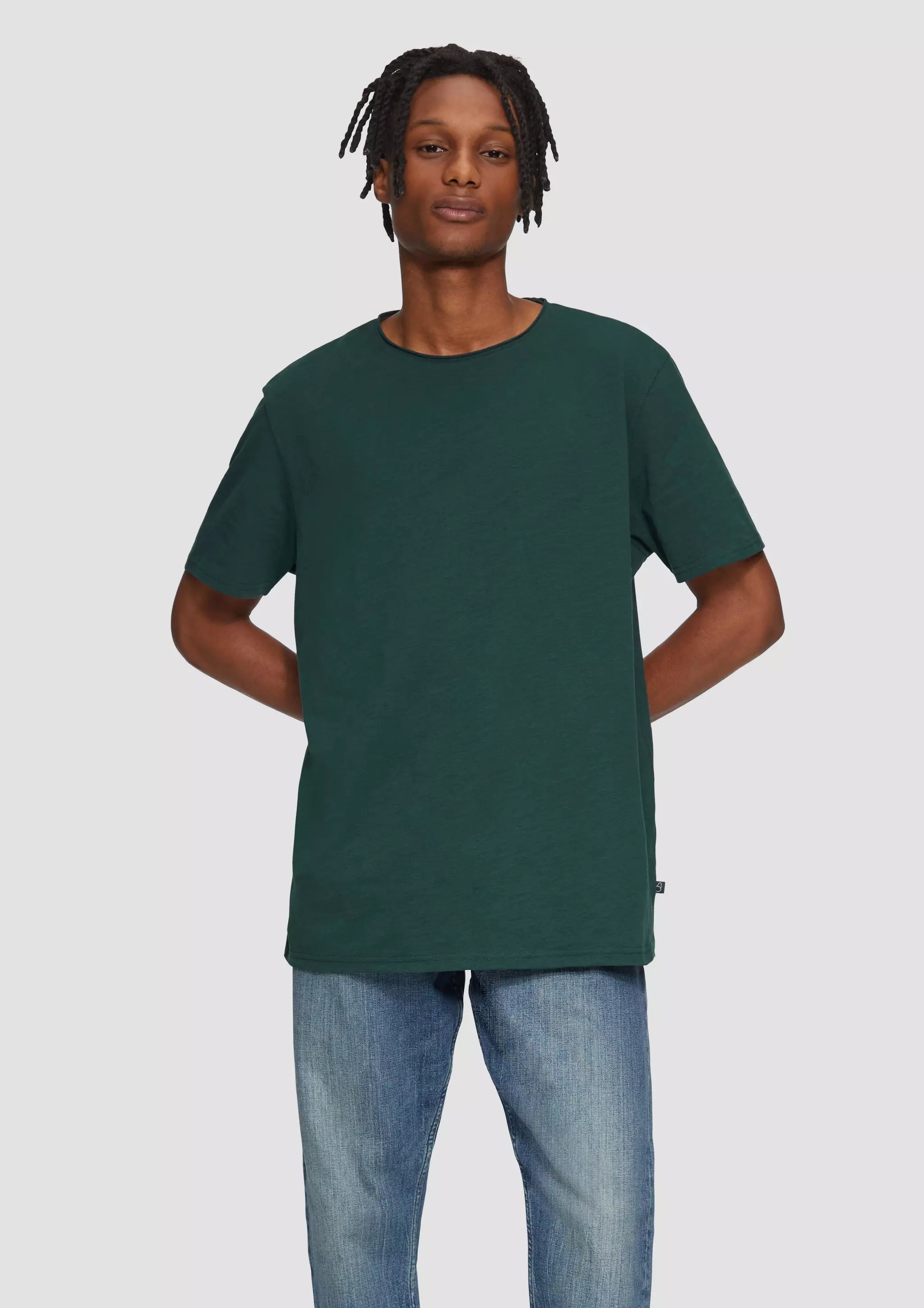 7699