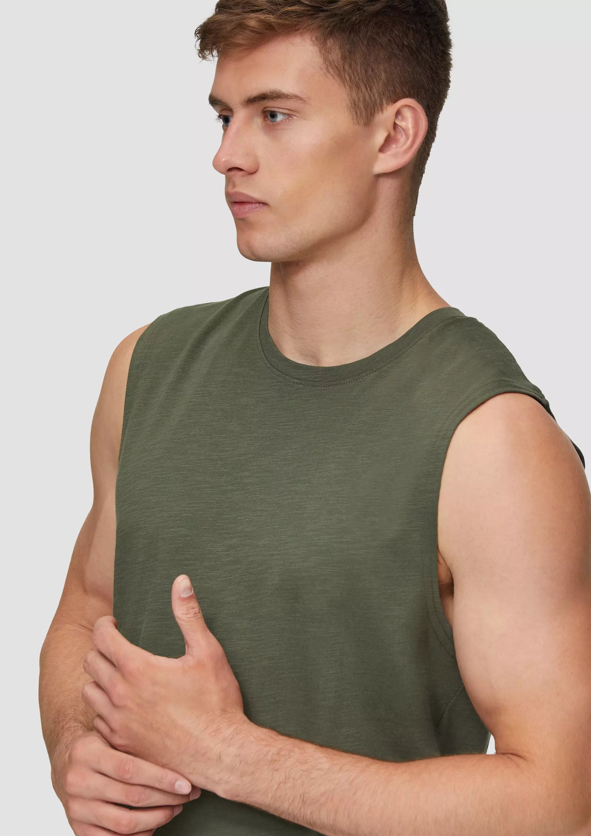 7929