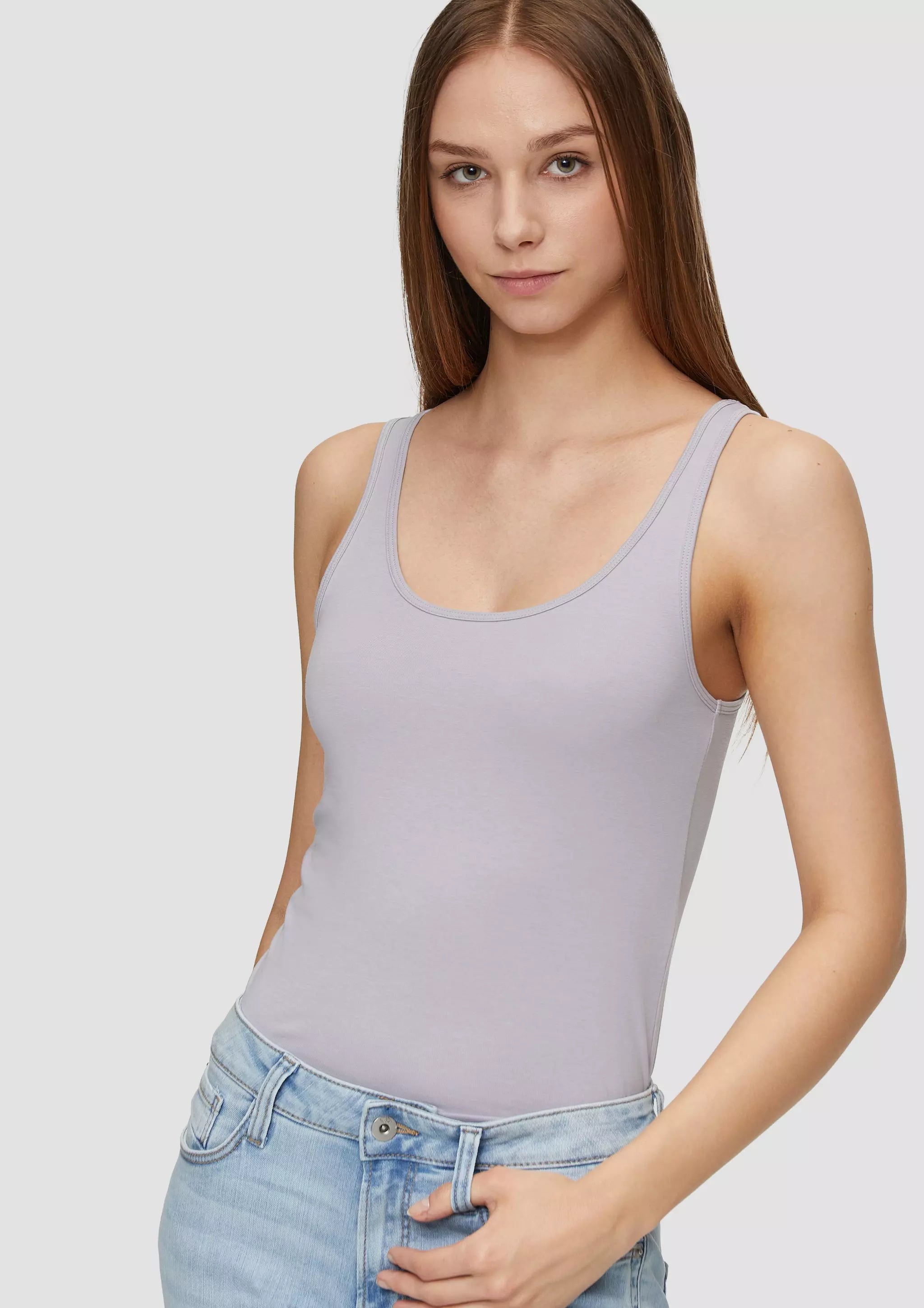 9203