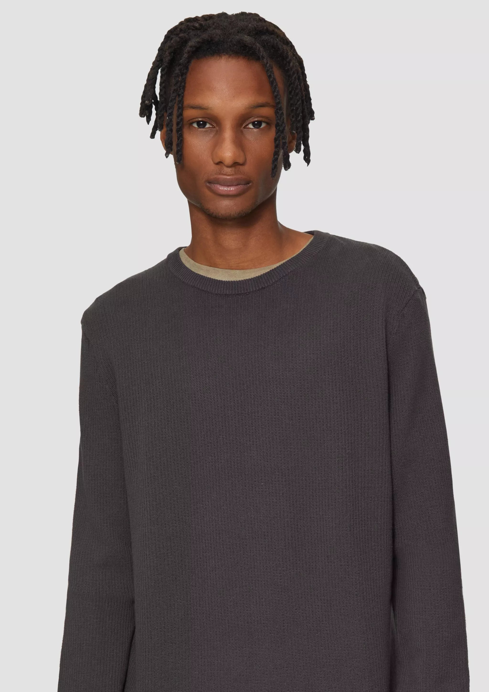 9897